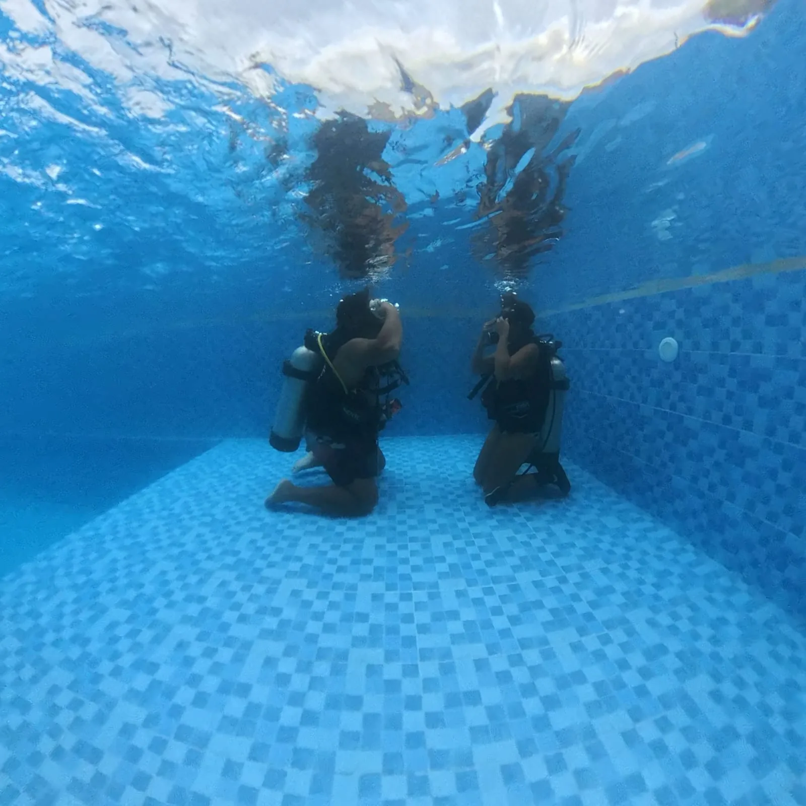 Beginner learning scuba skills with an instructor